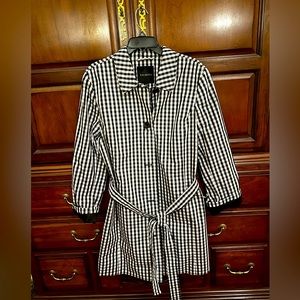 Black and White Trench Coat NWOT 18